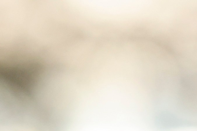 Un manifestante sostiene un cartel mientras espera la llegada de Luigi Mangione para su comparecencia ante el Tribunal Penal de Manhattan.