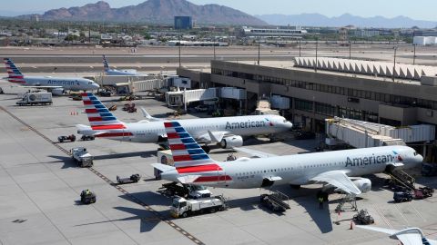 La aerolínea no dio un tiempo estimado para la solución del problema.