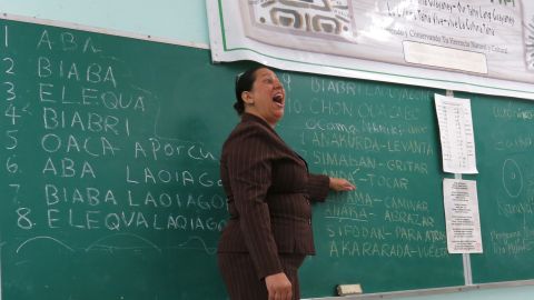 Maestra en escuela de San Lorenzo, Puerto Rico