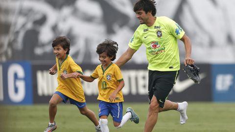 El hijo de Kaká tiene los mismos movimientos que su padre.