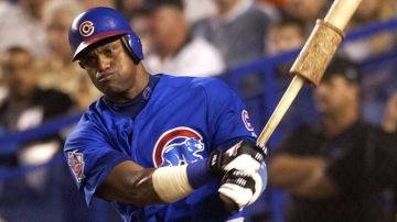 Dominicano Sammy Sosa pide perdón por "errores" cometidos con los Cubs