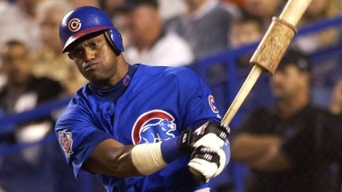 Dominicano Sammy Sosa pide perdón por "errores" cometidos con los Cubs