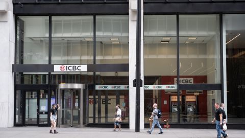 Los bancos trabajarán en horario especial para este 24 de diciembre.