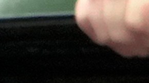 El presidente Joe Biden habla con su hijo Hunter Biden a su llegada a la base de la Guardia Nacional Aérea de Delaware en New Castle, Delaware, el martes 11 de junio de 2024.