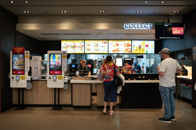 Algunos alimentos son mejores evitarlos por el bienestar de las personas.