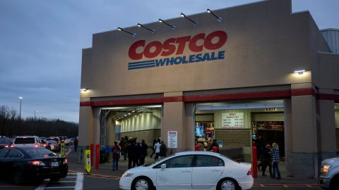 Un consumidor de Costco compró todos los regalos de su lista de Navidad en menos de $200 dólares en Costco.