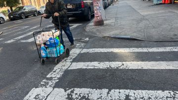 Cada vez son más los retos que enfrentan adultos mayores en Nueva York para cubrir sus necesidades