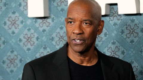 Denzel Washington se bautizó a sus 69 años.