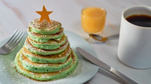 Prepara desayunos navideños con tres cazuelas para comer caliente en día de Navidad.