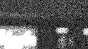 Dick van Arsdale, a la derecha, de los Phoenix Suns, entra en la jugada desde atrás mientras Dick Barnett, de los New York Knicks, se prepara para salir con el balón.