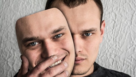 Reconocer a una mala persona o es sencillo, pero los expertos te ayudan a identificarlos.