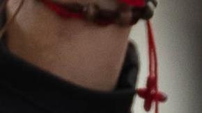 La líder opositora venezolana María Corina Machado (i) abraza al candidato a la presidencia de Venezuela Edmundo González Urrutia durante una manifestación en Caracas el mes de julio.