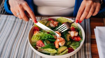 Las ensaladas por ser ricas en fibra y alimentos crudos suponen una gran carga a nivel digestivo y metabólica.