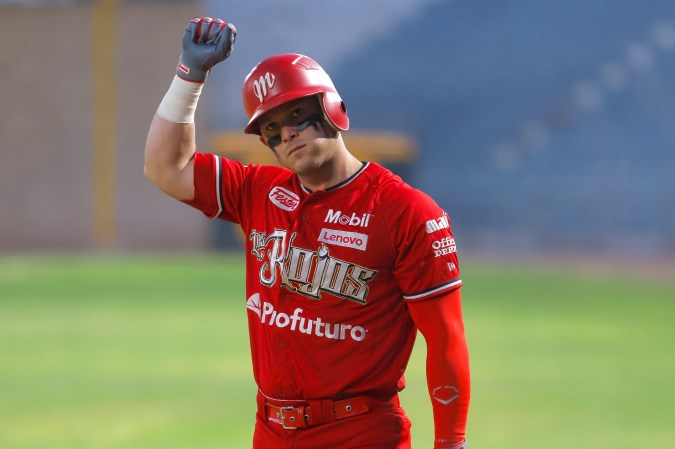 Jesús Fabela durante el primer juego de la serie de la temporada 2023 de la Liga Mexicana de Béisbol, entre los Algodoneros de Unión Laguna y los Diablos Rojos del México, celebrado en el estadio de béisbol Revolución. Foto: Imago7/ Saúl Perales