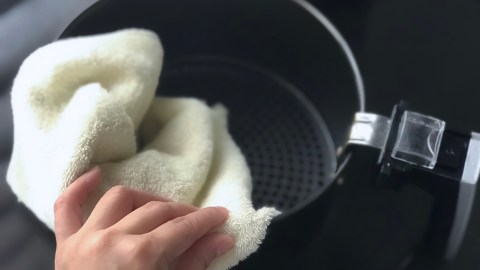 El té desprende a compuesto que descomponen los residuos de comida.