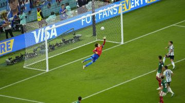 Gol de Enzo Fernández a Guillermo Ochoa.