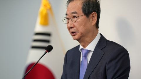 Primer ministro de Corea del Sur habla con Biden tras destitución del presidente