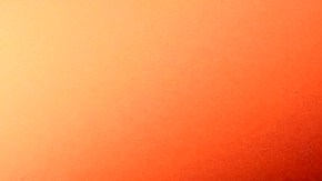 Kylie Jenner decoró el árbol de Navidad junto a sus hijos.