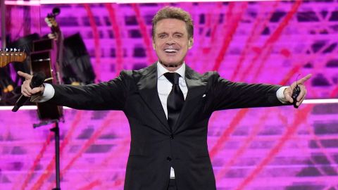 Luis Miguel encabeza la lista de artistas latinos con las giras más lucrativas en 2024.