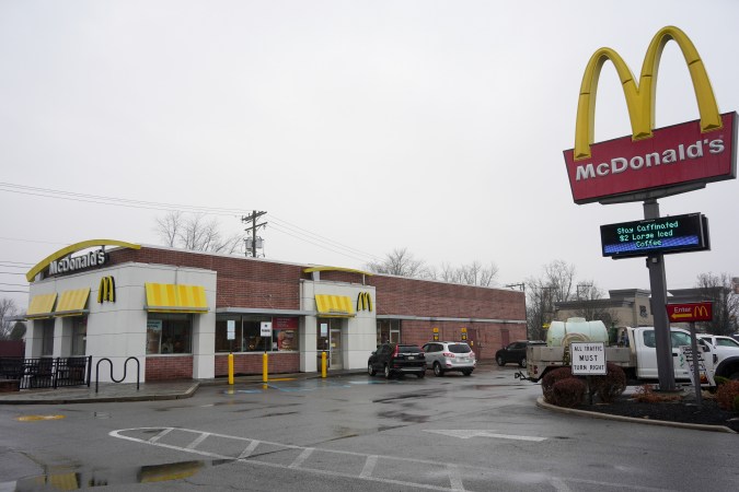 Restaurante McDonald's, donde un empleado alertó a las autoridades sobre la presencia de Luigi Magione.
