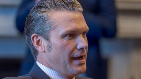 Trump defiende a Pete Hegseth ante acusaciones: "Son noticias falsas"