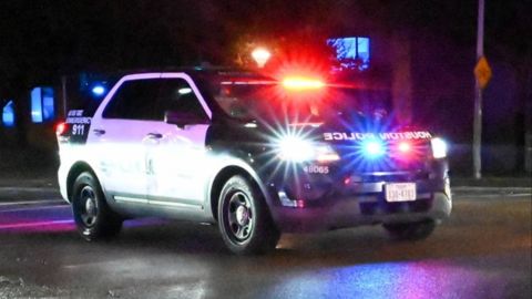 El subjefe de la policía de Houston hizo una conferencia para dar información del tiroteo.