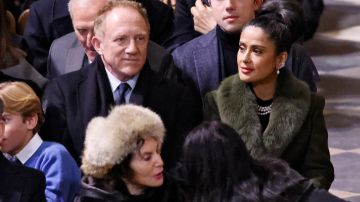 Salma Hayek y su esposo Francois-Henri Pinault asistieron a la reapertura de Notre Dame en París.