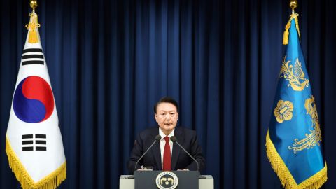 Presidente destituido de Corea del Sur intentará invalidar orden de arresto