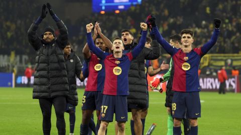 Jugadores del FC Barcelona celebran tras victoria ante el Borussia Dortmund