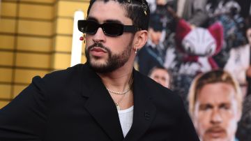 Bad Bunny sigue “picando piedra” como actor en Hollywood.