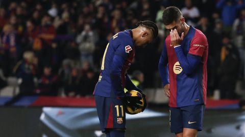 Los delanteros del FC Barcelona Ferran Torres (d) y Raphinha (i) durante el partido de la jornada 17 de LaLiga entre FC Barcelona y CD Leganés.