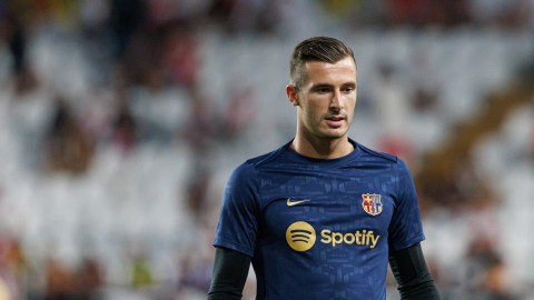 Tras la lesión de Ter Stegen, y pese al fichaje del portero polaco Szczęsny, Iñaki Peña continúa siendo el arquero titular del Barcelona.