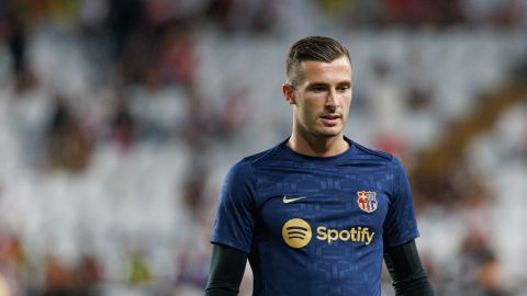 Tras la lesión de Ter Stegen, y pese al fichaje del portero polaco Szczęsny, Iñaki Peña continúa siendo el arquero titular del Barcelona.