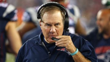 Bill Belichick durante un encuentro entre los New England Patriots y los Pittsburgh Steelers.