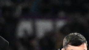 Edoardo Bove mientras era atendido por los servicios médicos.