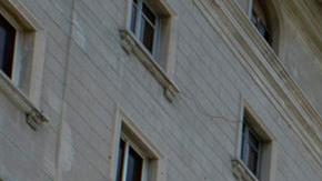 Fotografía de archivo fechada el 14 de marzo del 2024 de la fachada de varios edificios en ruinas en la calle San Lázaro, en La Habana (Cuba).