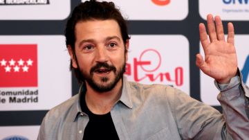 Diego Luna está nominado en la categoría de Mejor Actor de Reparto en Televisión.