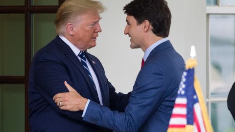 Trudeau busca convencer a Trump de retirar sus amenazas de aranceles