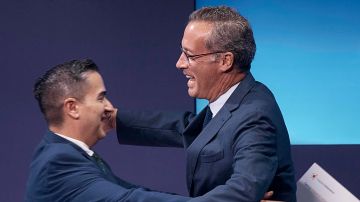 El director ejecutivo de la Biblioteca Pública de Nueva York, Anthony Marx, a la derecha, junto  al presidente y director ejecutivo de la Federación Hispana, Frankie Miranda, durante la Iniciativa Global Clinton, el martes 24 de septiembre de 2024, en Nueva York.