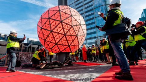 La bola de cristal de Times Square en Nueva York es símbolo mundial para recibir el año.