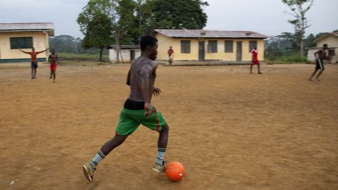 Campo de fútbol en África. Imagen referencial.