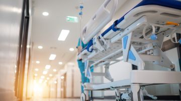 Nuevo reporte revela falta de personal médico en áreas críticas.