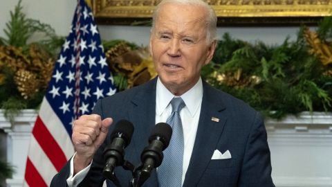 Biden dice que la debilidad de Irán y Rusia provocó la caída de Bashar al-Asad