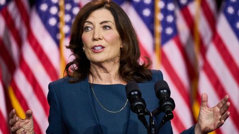 La gobernadora Hochul se pronunció públicamente para calmar a los neoyorquinos que puedan estar preocupados por los drones.
