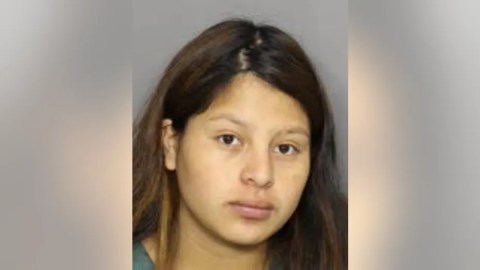 La joven madre permanece detenida sin derecho a fianza en la cárcel del condado de Cobb.