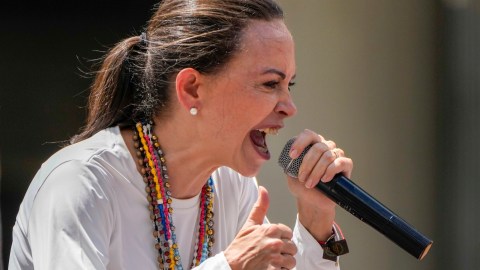 Agentes de seguridad "acosan" la casa de la madre de María Corina Machado