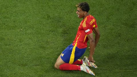 Lamine Yamal celebra durante el partido de la Euro 2024 entre España y Francia.