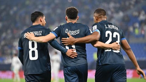 Oussama Idrissi celebra con sus compañeros del Pachuca.