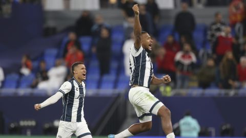Salomon Rondón celebra su gol con el Pachuca ante el Al Ahly.