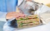 En algunos casos no es recomendable usar el papel de aluminio para guardar alimentos.